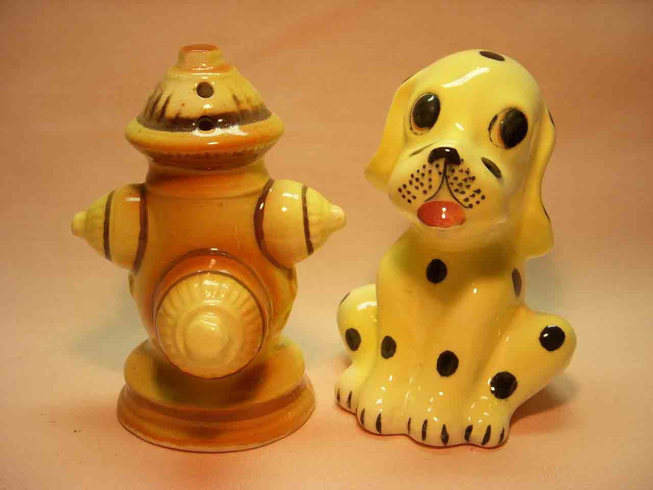 Dogs with Fire Hydrants Novelty Salt & Pepper Shakers Club