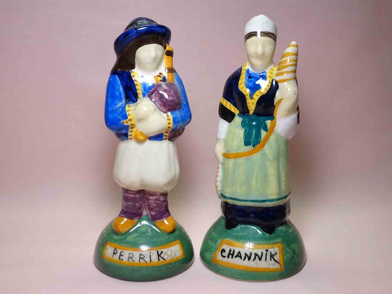 Novelty Salt & Pepper Shakers Club