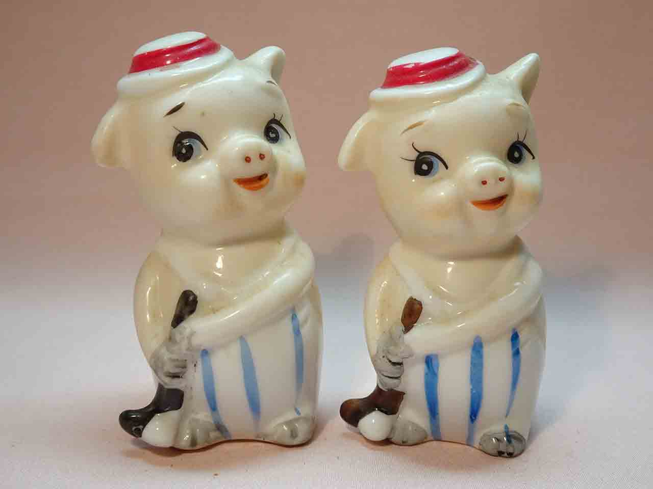 Novelty Salt & Pepper Shakers Club