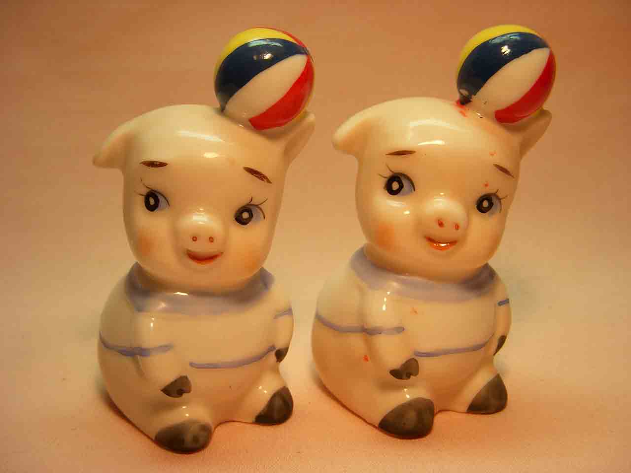 Novelty Salt & Pepper Shakers Club
