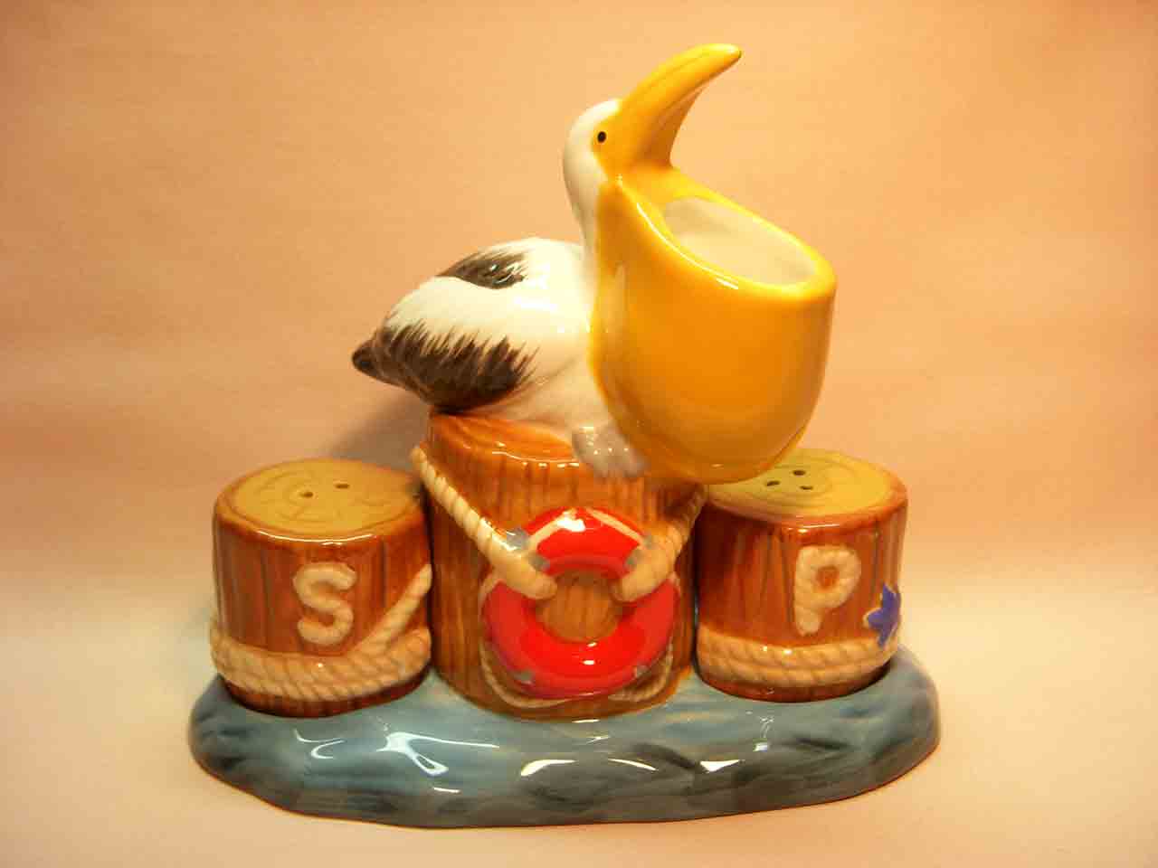 16647 Pelican on pier Mwah Westland Giftware salt and pepper shakers